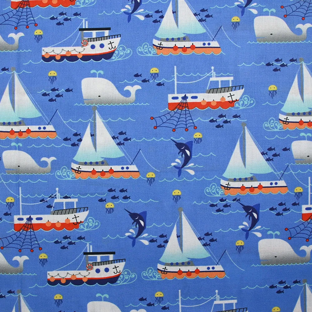 Coton imprimé l'océan et ses bateaux fond bleu