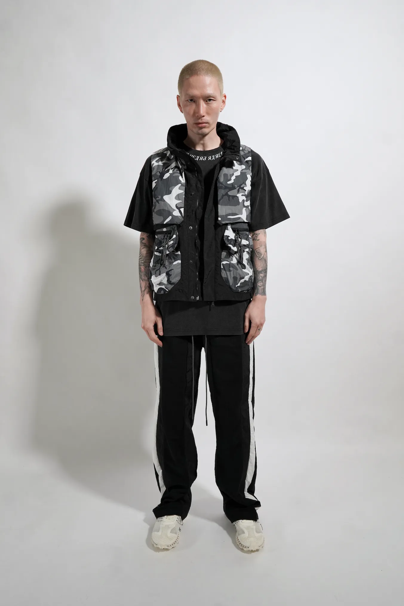 LAYERED CARGO CAMPER VEST