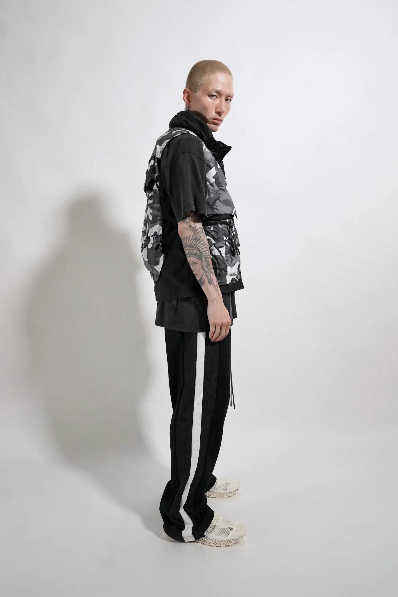LAYERED CARGO CAMPER VEST