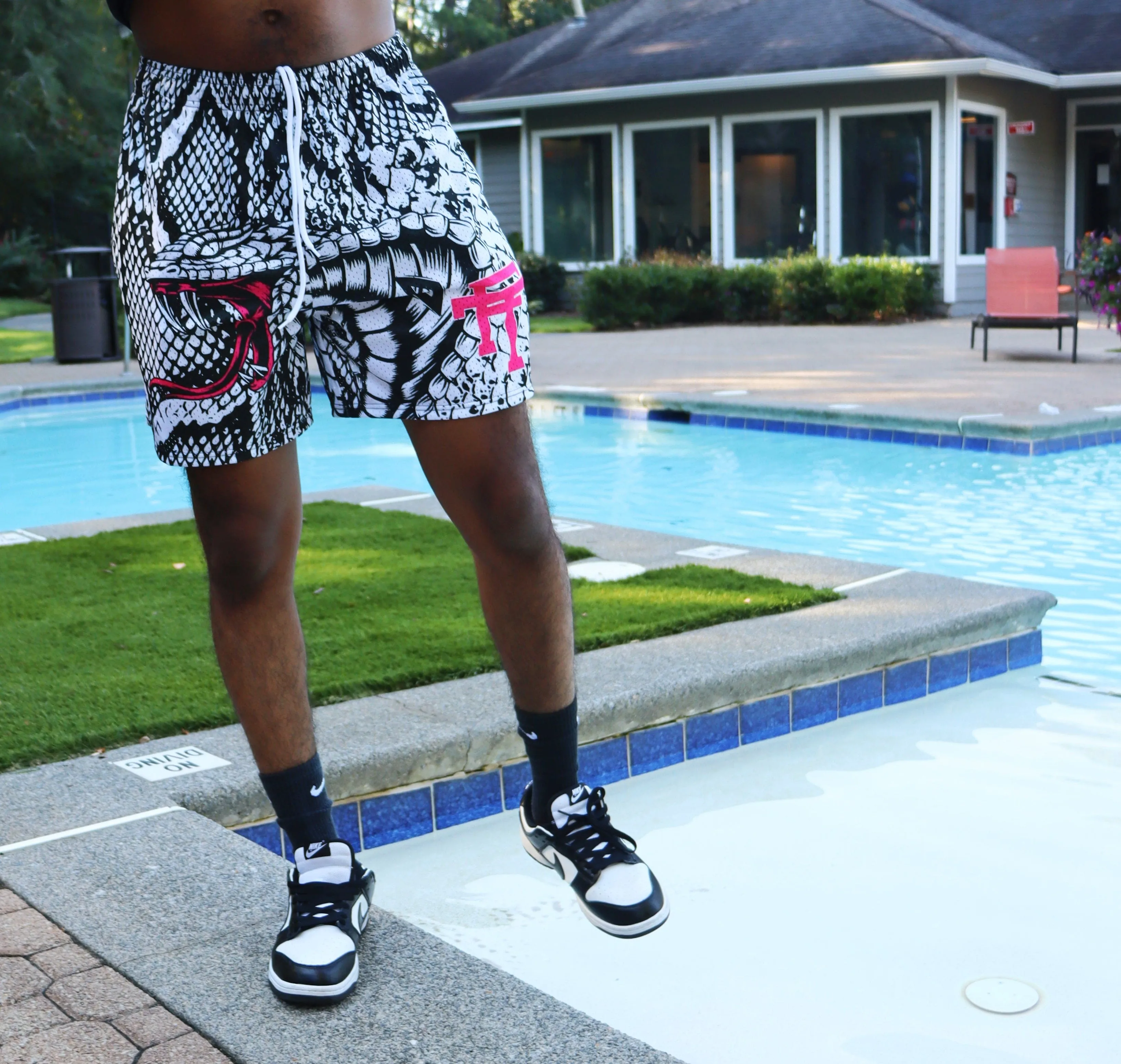 SWEET VENOM WHITE MESH BASKETBALL TRUNK DRAWSTRING SHORTS
